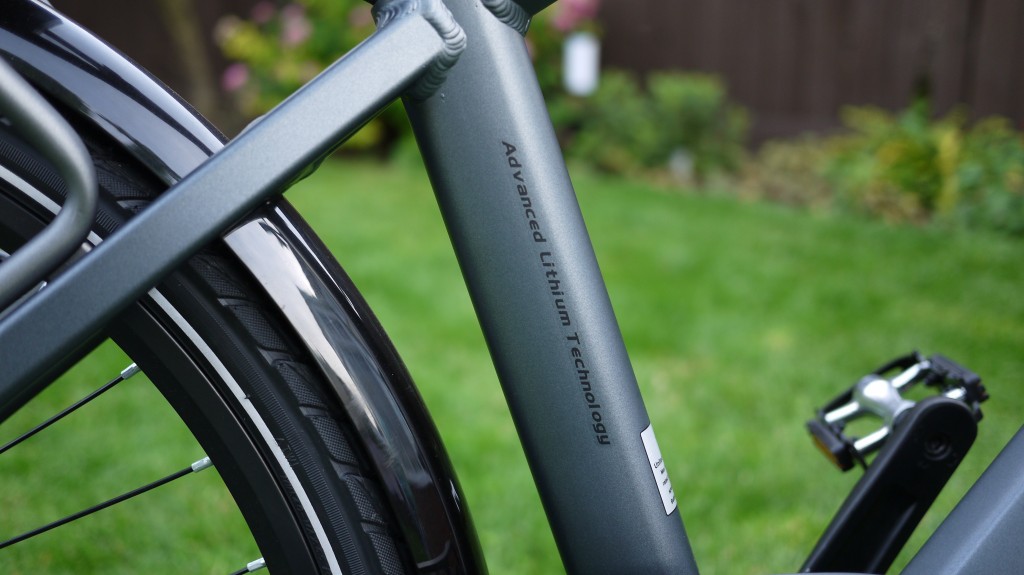 Wisper 905 torque review - cables hidden in seat tube